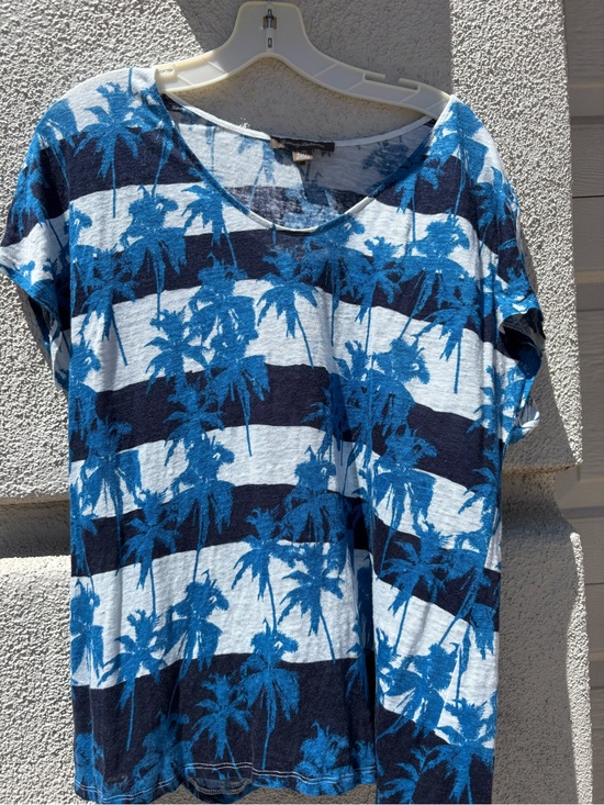 Tommy Bahama Tops - Tommy Bahama Blue & Navy Palm Print Tee